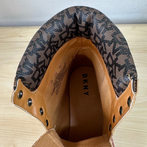 DKNY Men's Ankle Tan Boots Lace Up Style With Logo - Picture 16 of 16